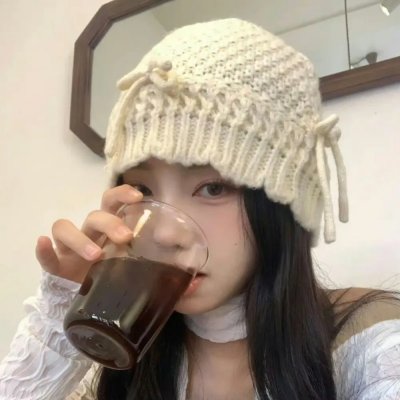 上空女郎海报